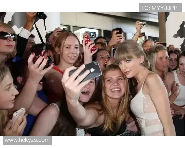 足球明星崇拜粉丝现象解析与其对社会文化的影响探讨